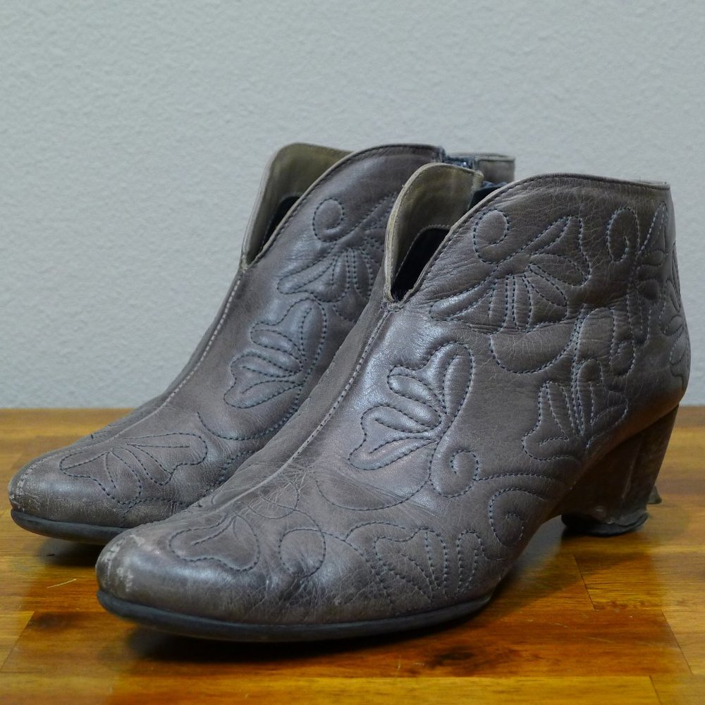 Pikolinos Ginebra embroidered ankle boot